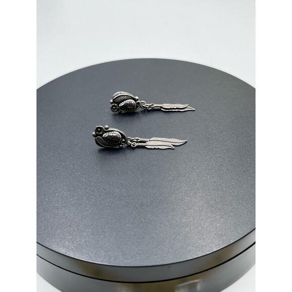 FM Fred Maloney Vintage Native American Onyx Sterling Silver Feather Earrings - Picture 11 of 13